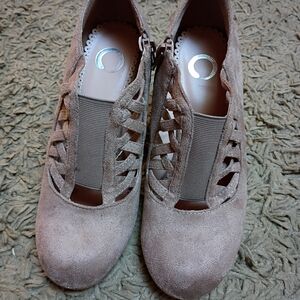 Chic Women's Beige Heels